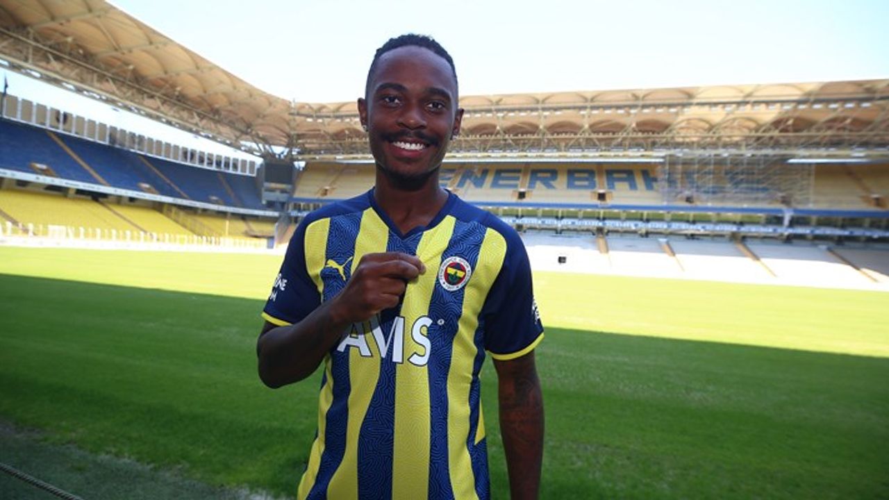 Fenerbahçe sonunda açıkladı: Lincoln Henrique 4 yıllık sözleşme imzaladı