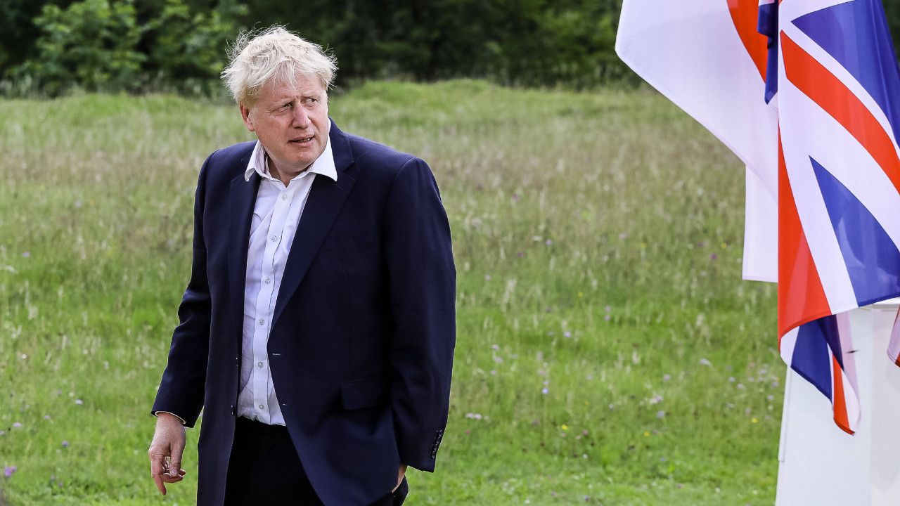 Baskılara dayanamadı: Boris Johnson istifa etti