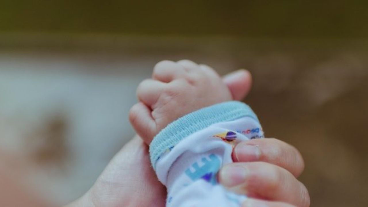 Bilim insanları çaresini buldu: Ağlayan bebek nasıl sakinleşir?