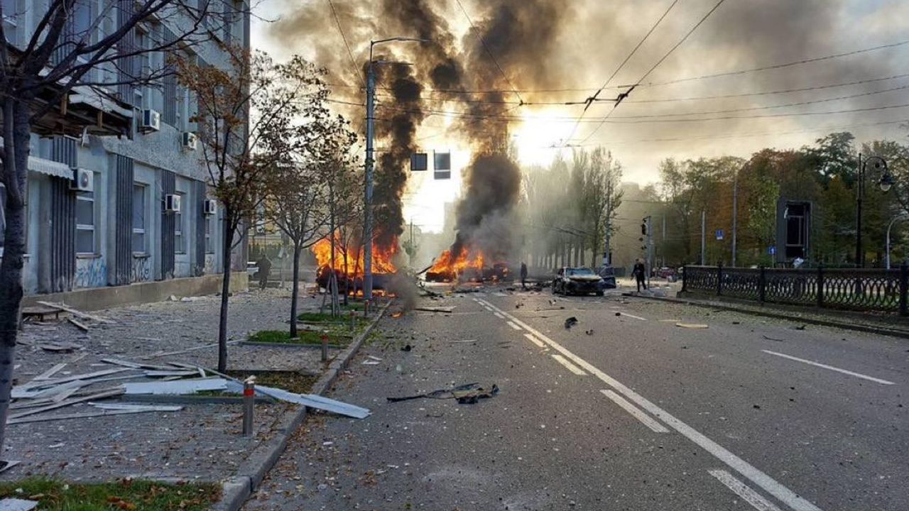 Ukrayna güne patlamalarla uyandı: Kiev'de dumanlar yükseliyor!