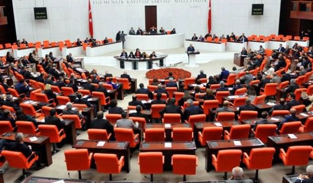 Mustafa Sarıgül'e mecliste yumruklu saldırı!